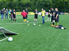 Unsere Fußballmannschaft beim BVB – Probetraining und Stadionbesichtigung